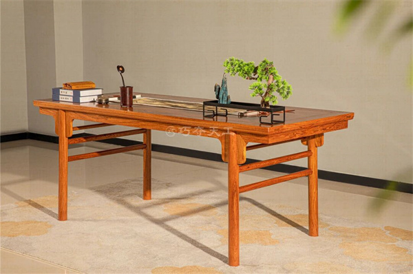 策馬案前 | 龍馬精神，看巧奪天工畫案上的文人之魂